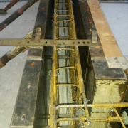 Bild 4 Schalungs- und Bewehrungsarbeiten für flüssigkeitsdichtes Becken